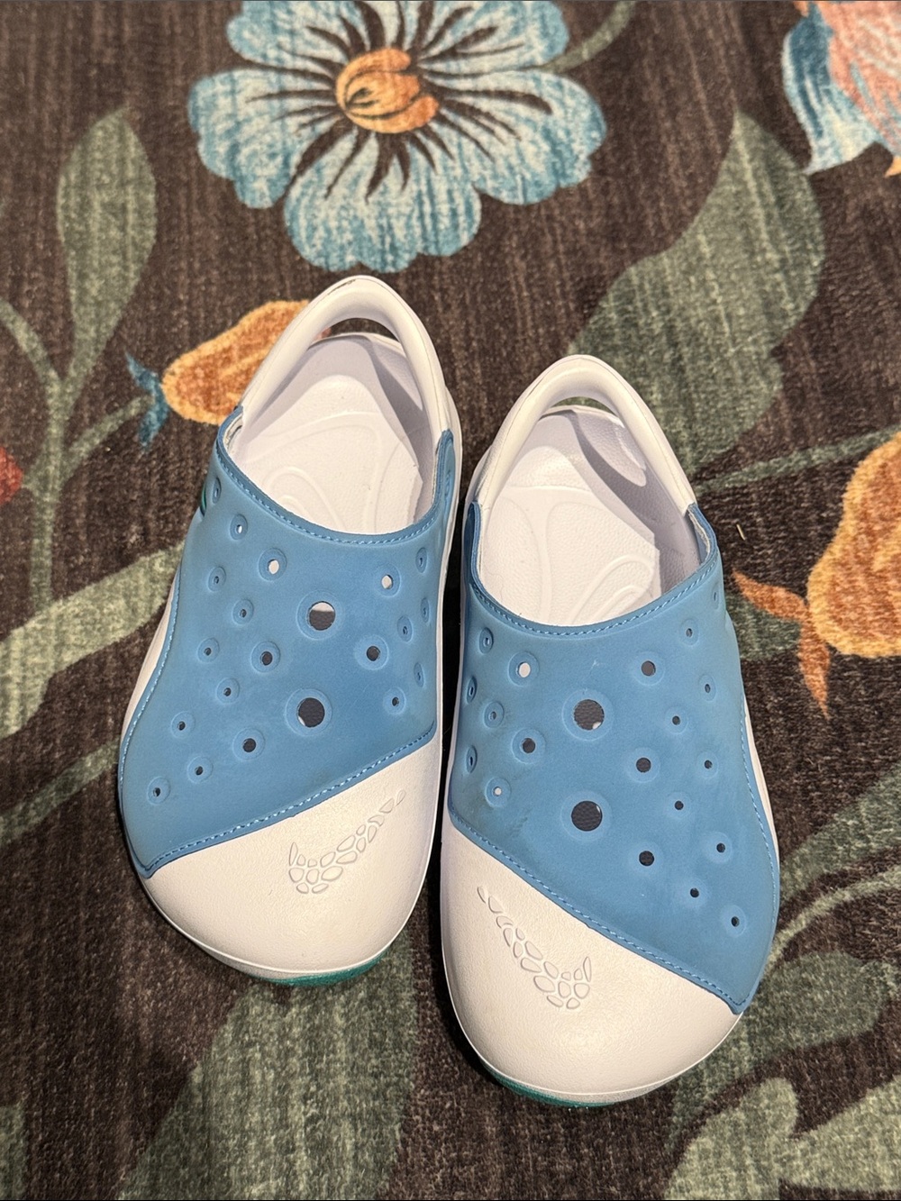 Nike Kids Light Blue and White Slip-On Water Shoes - Picture 2 of 4